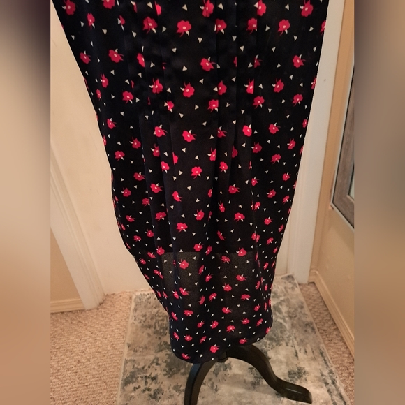 NWOT Sz M Ricki's Chiffon Black w Red dainty floral design. Non stretch. Flowy. - Picture 7 of 7